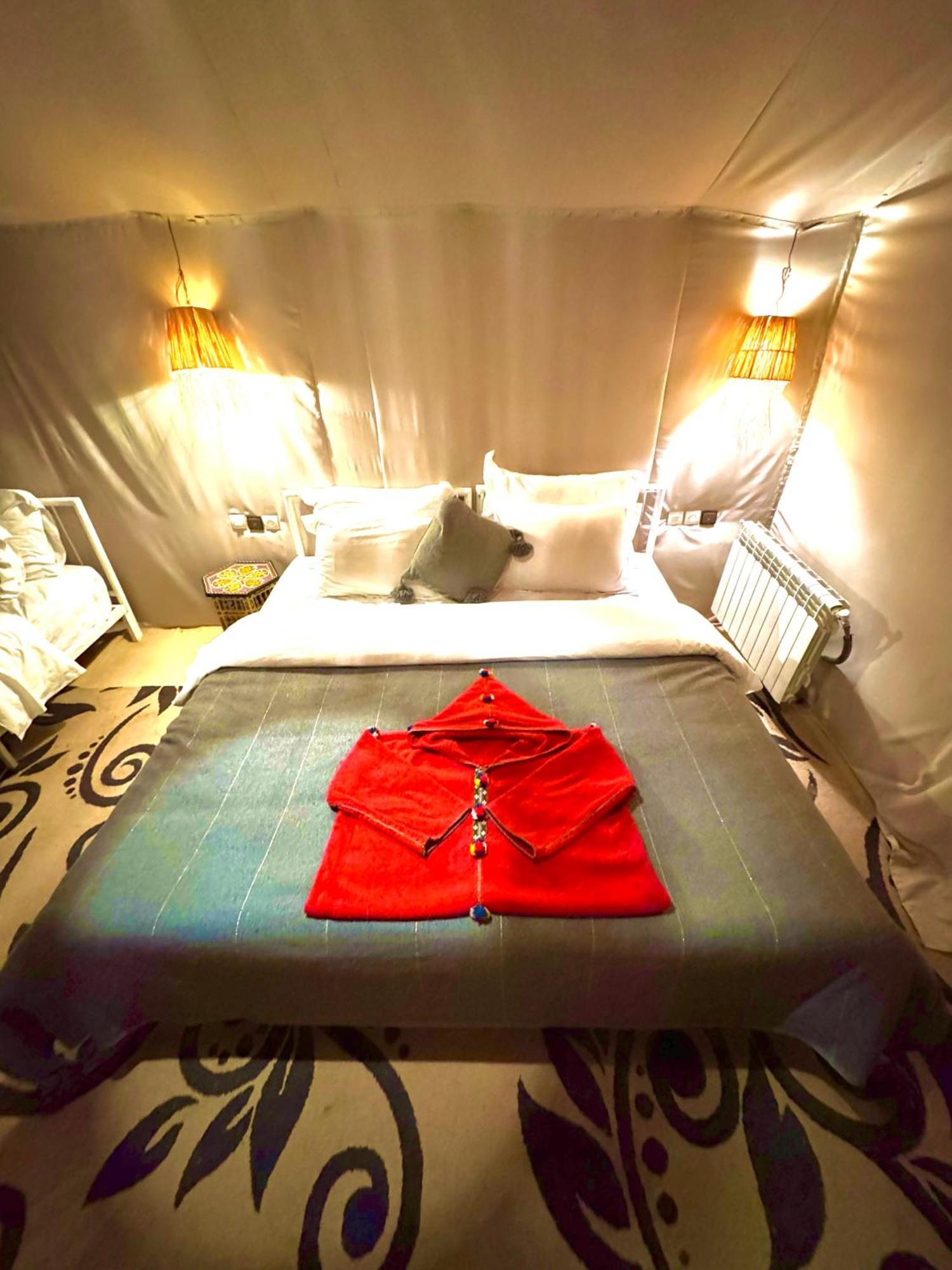 Sahara Vibes Luxury Camp Villa Merzouga Bagian luar foto